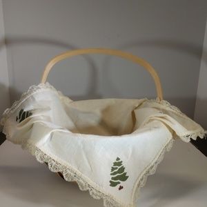 🦚Vintage 1996 LTD Christmas Bread basket w/ cloth